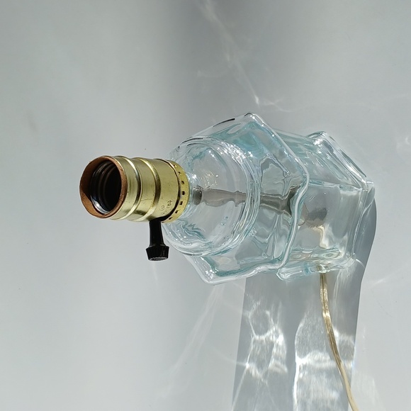 Vintage Levinton Glass Lamp - Picture 4 of 8